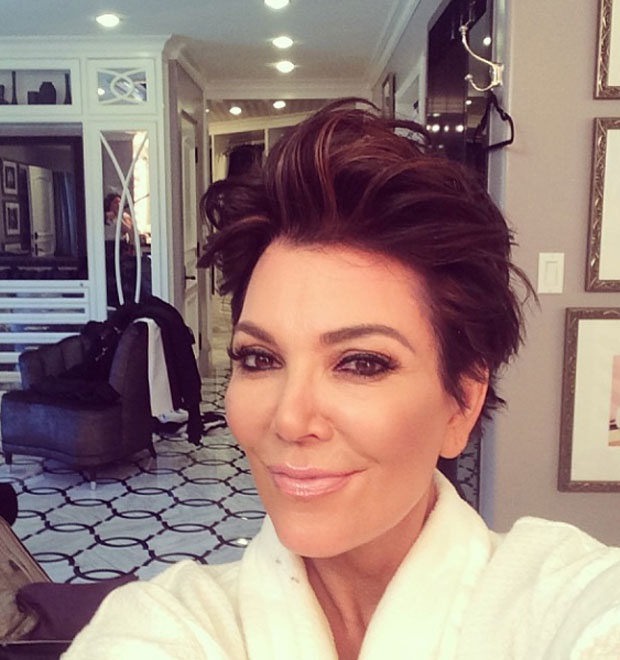 Kris e Bruce Jenner são vistos de mãos dadas, segundo <i>site</i>