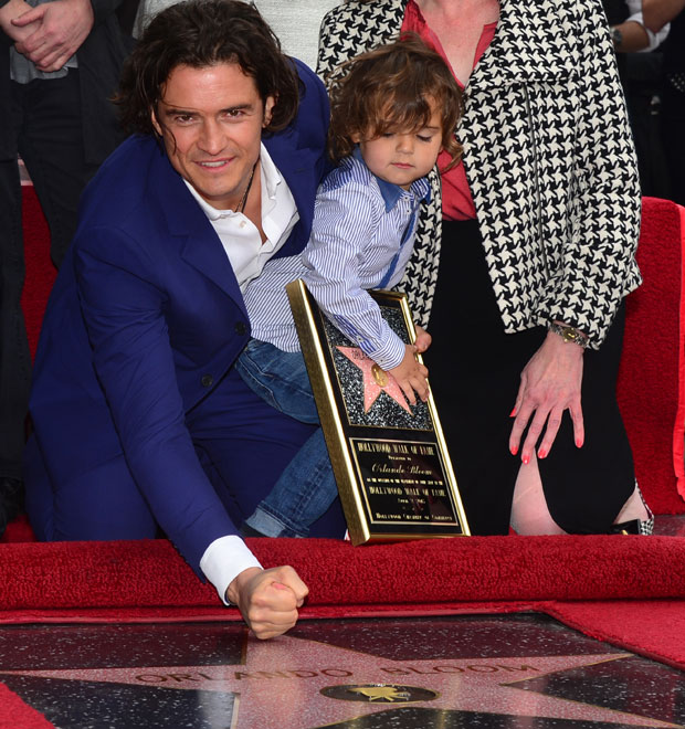 Orlando Bloom leva o filho para estrear sua estrela na <i>Calçada da Fama</i>