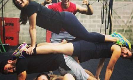 Giovanna Antonelli se diverte em treino de <i>crossfit</i>
