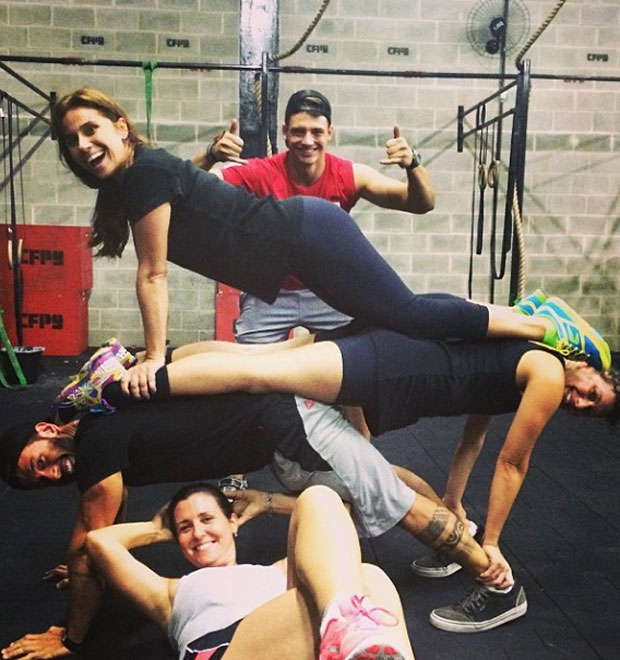 Giovanna Antonelli se diverte em treino de <i>crossfit</i>