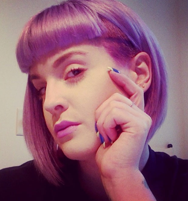 Kelly Osbourne muda novamente o visual, veja!