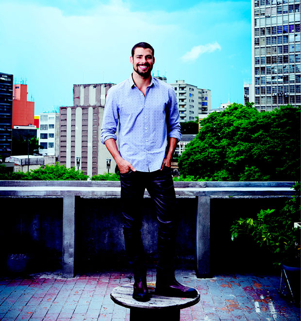 - <i>As fofocas pararam</i>, conta Cauã Reymond sobre trabalho em <i>Amores Roubados</i>