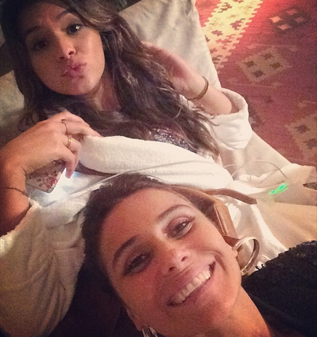 Bruna Marquezine posa para <i>selfie</i> com Giovanna Antonelli