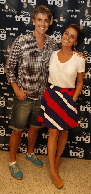 Giovanna Antonelli e Reynaldo Gianecchini fazem prova de roupa para desfile