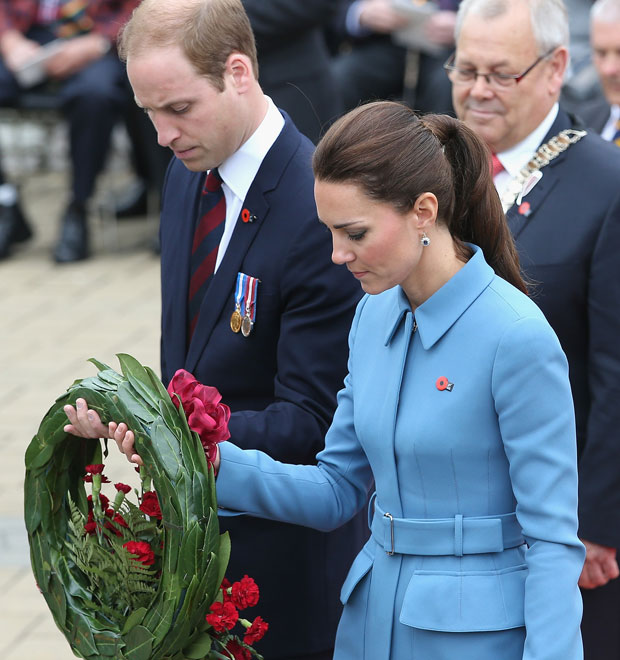 Kate Middleton e príncipe William comparecem a evento real sem o príncipe George
