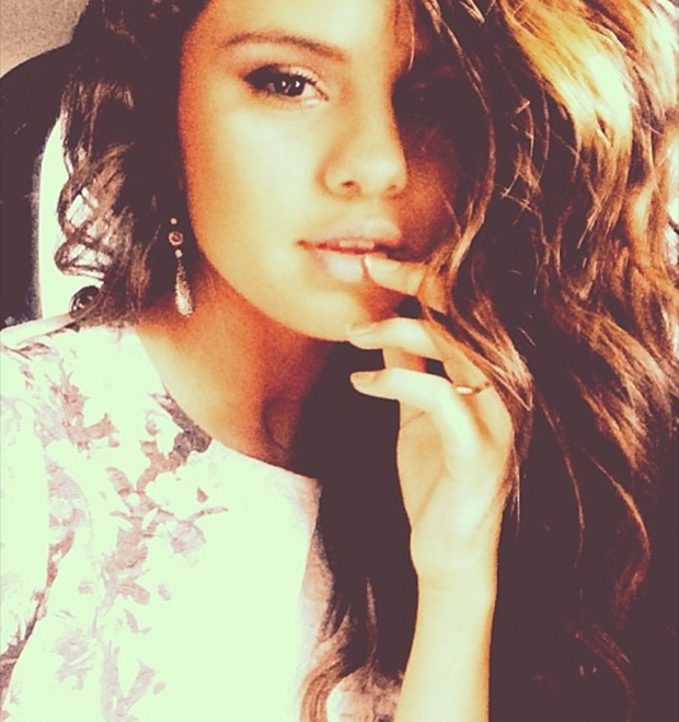 Mãe de Selena Gomez soube pela <i>internet</i> que não era mais empresária da filha