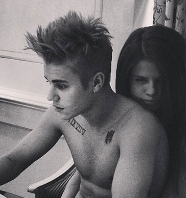 Justin Bieber e Selena Gomez se encontram em festival de música
