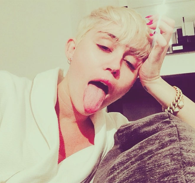 Miley Cyrus foi internada por desgaste físico e mental