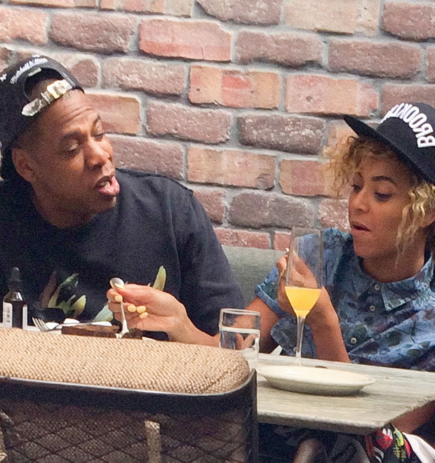 Sem maquiagem, Beyoncé tem almoço tranquilo com Jay Z na Califórnia