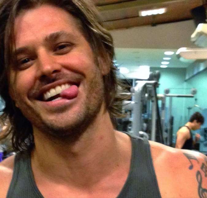 E entre 2003 e 2004 foi Dado Dolabella quem mexeu com Adriane em um romance altamente comentado. Os dois foram flagrados aos beijos em mais de uma ocasião, terminando pouco depois de começar a relação.