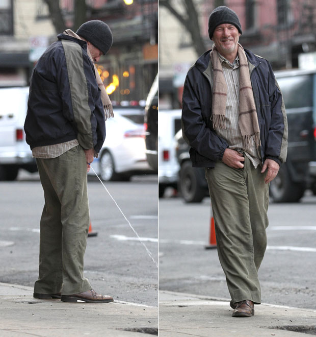 Richard Gere é flagrado fazendo xixi na rua, veja as imagens!