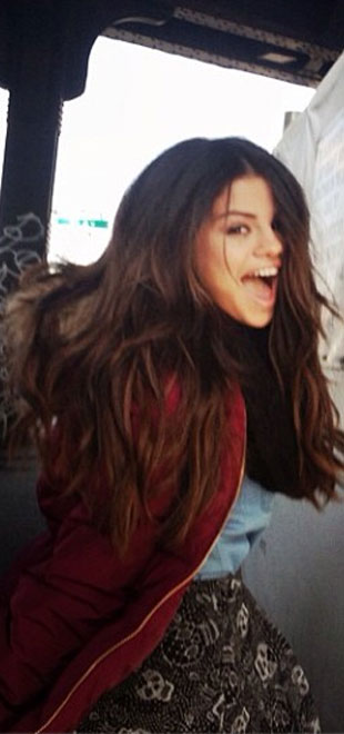 Selena Gomez assina com duas agências após demitir os pais