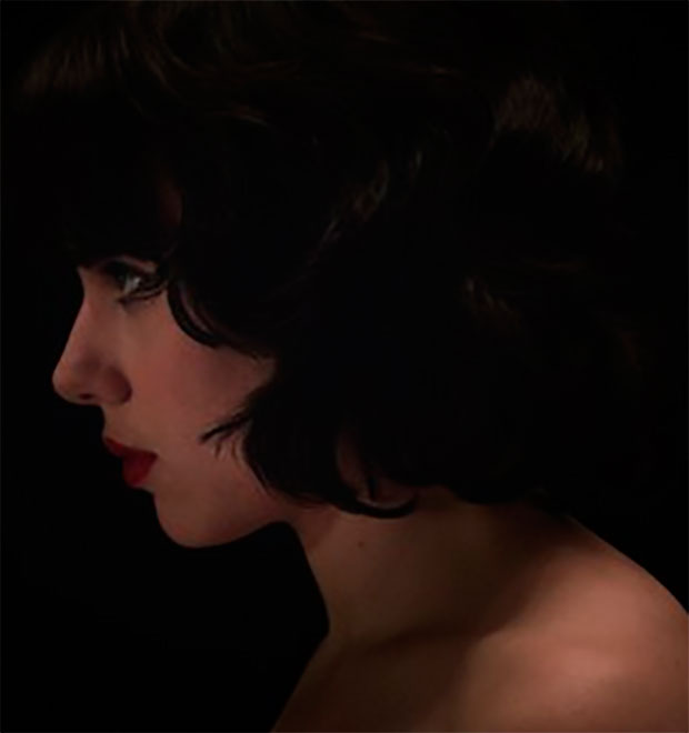 Primeira foto de nu frontal de Scarlett Johansson é divulgada