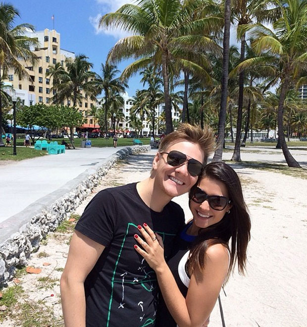 Michel Teló e Thaís Fersoza viajam para Miami