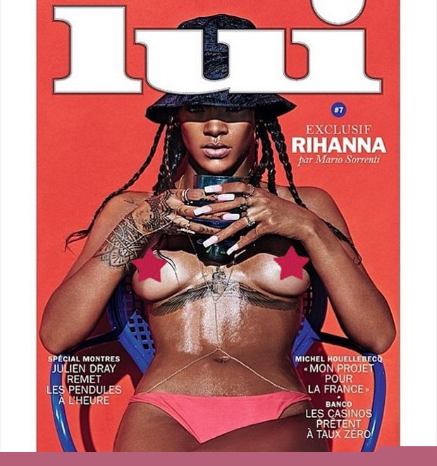 Rihanna posa com os seios à mostra para revista francesa