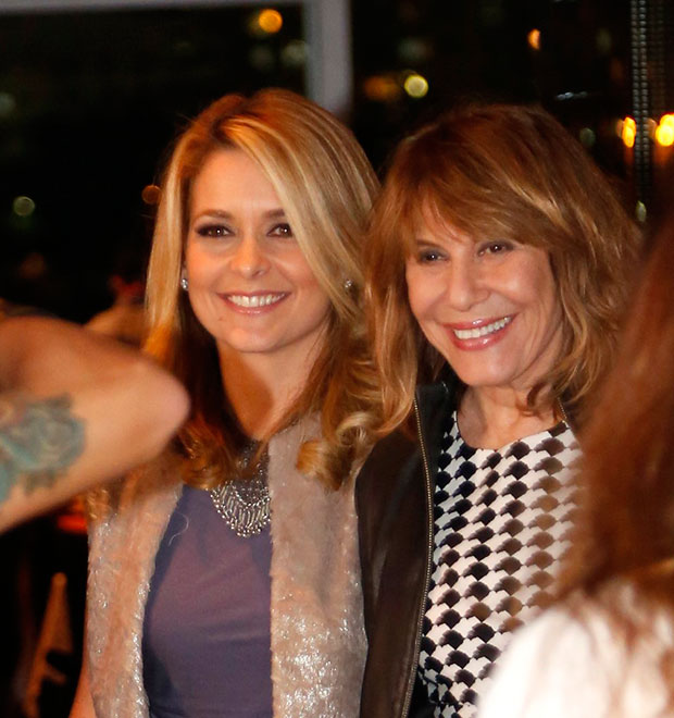 Claudia Abreu, Renata Sorrah e elenco assistem ao primeiro capítulo de <i>Geração Brasil</i>
