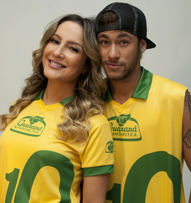 Cláudia Leitte vai à Espanha gravar campanha com Neymar, veja!