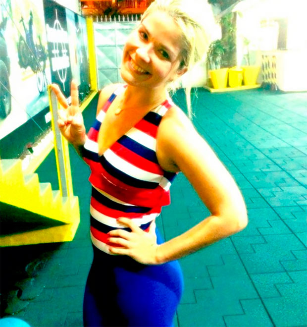 Depois de treinar, Samara Felippo aparece com roupa justinha