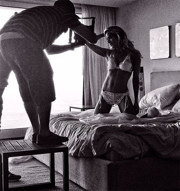 Bruno Gagliasso baba por Giovanna Ewbank em ensaio de <i>lingerie</i>, entenda!