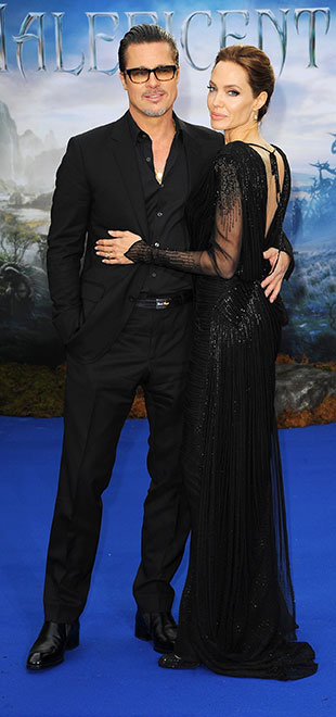 Brad Pitt abraça Angelina Jolie em evento de caridade, veja!