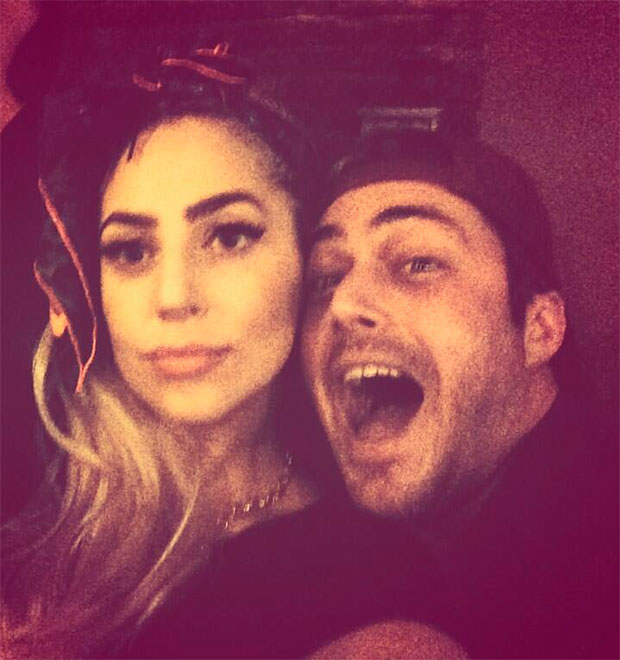 Namorado de Lady Gaga diz que aconselha a cantora a não usar salto alto