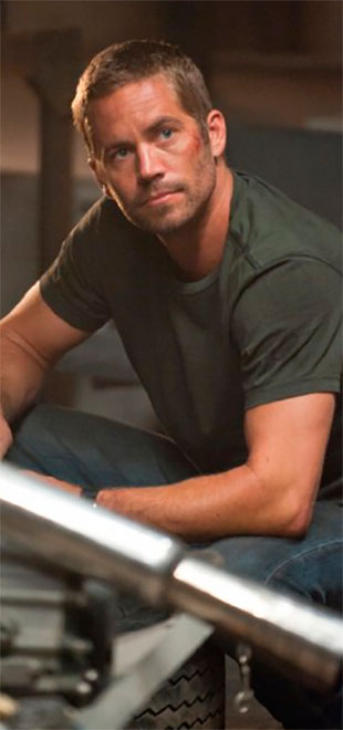 Esposa do motorista de acidente de Paul Walker processa <i>Porsche</i>