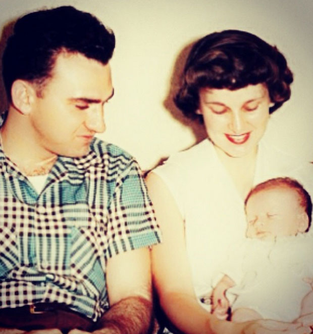 Madonna publica foto ainda bebê com os pais no <i>Instagram</i>