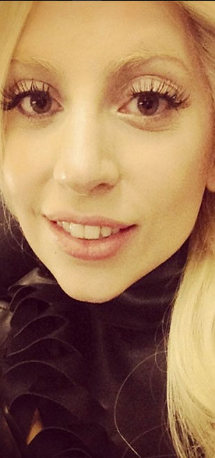 Lady Gaga quase fica nua em <i>show</i> em Nova York