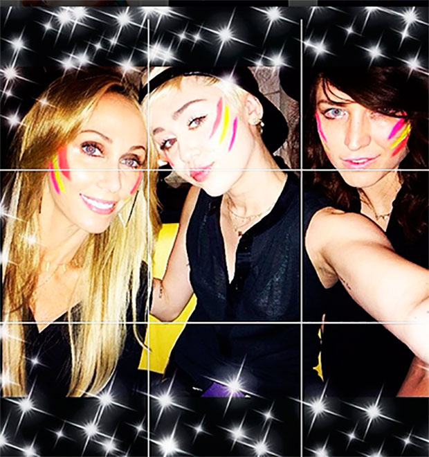 Miley Cyrus comemora o aniversário da mãe e se diverte à noite