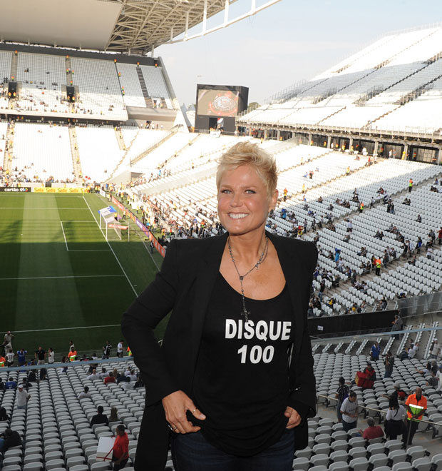 Xuxa comparece ao estádio do Corinthians para lançar campanha