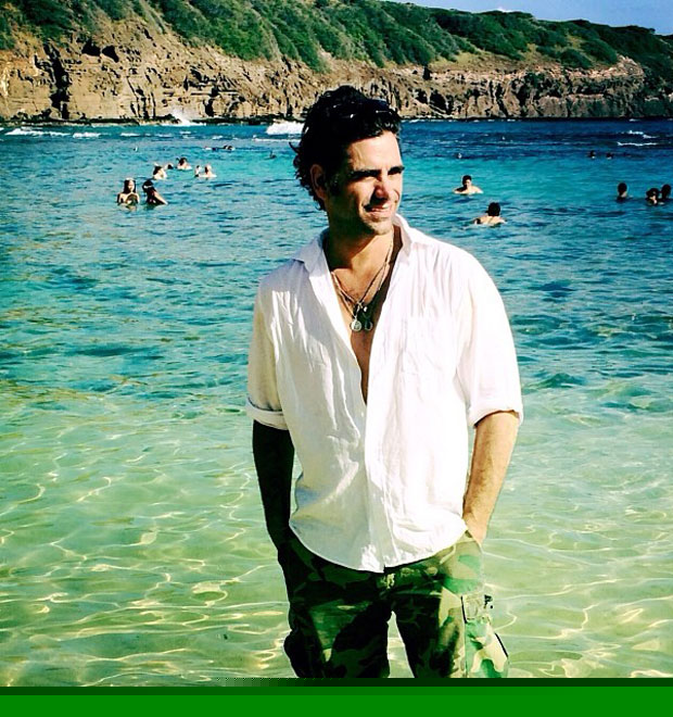 John Stamos defende <i>Três é Demais</i> de acusações de <i>site</i>