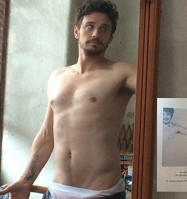 James Franco faz <i>selfie</i> e quase mostra demais, confira!