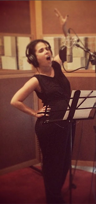 Grávida, Wanessa grava música em estúdio