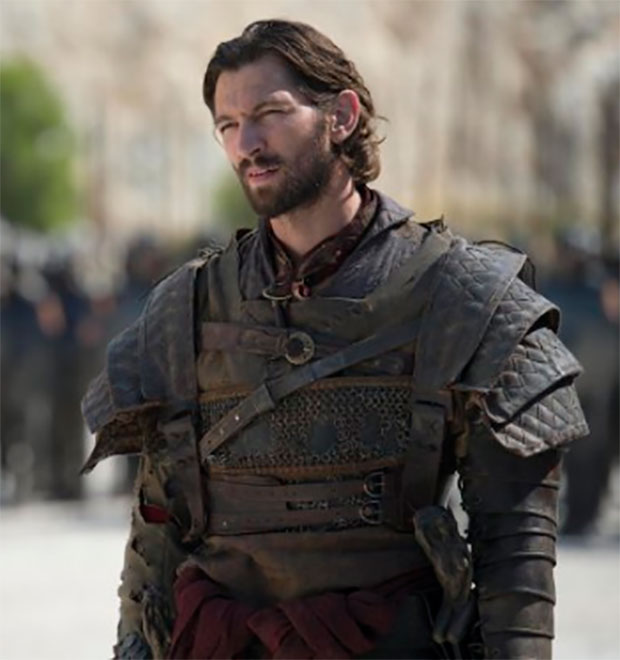 Após cena de nudez, ator de <i>Game of Thrones</i> é convidado para posar nu