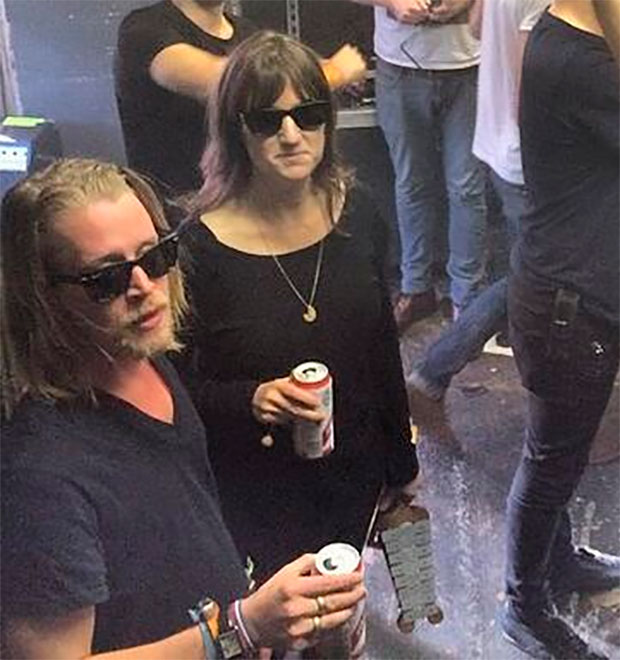 Macaulay Culkin é vaiado durante apresentação e termina <i>show</i> após 15 minutos