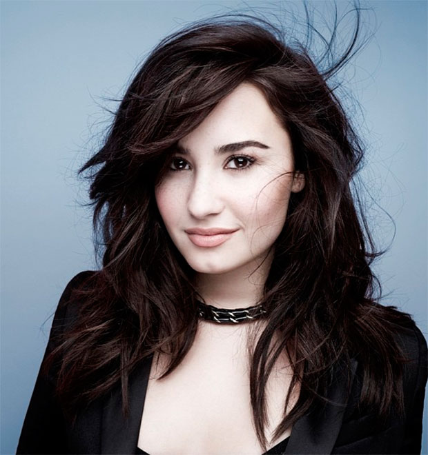 Demi Lovato afirma que <i>derrière</i> é seu melhor atributo físico