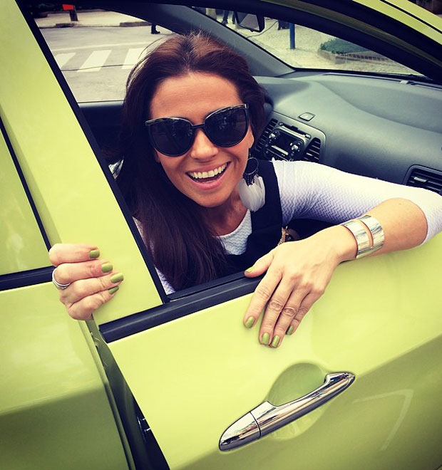 Giovanna Antonelli recebe convite para desfilar pela Portela