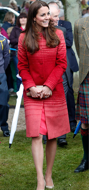 Após incidente com vestido, Kate Middleton usa casaco pesado de mais de cinco mil reais