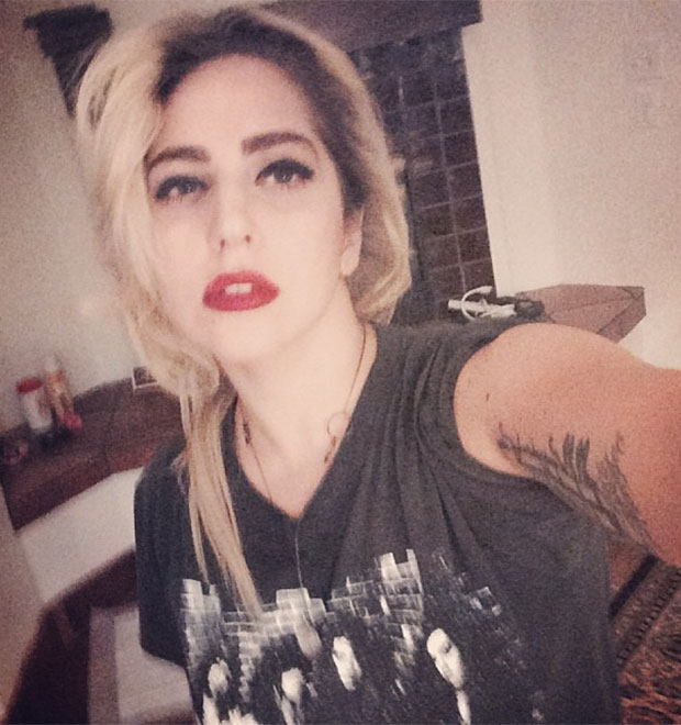 Lady Gaga escreve poesia enquanto se recupera, entenda!