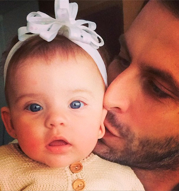Henri Castelli se declara para a filha em rede social
