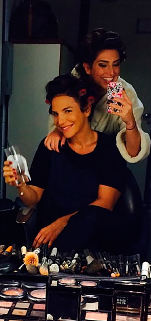 Ivete Sangalo e Fernanda Paes Leme posam de bobes no cabelo
