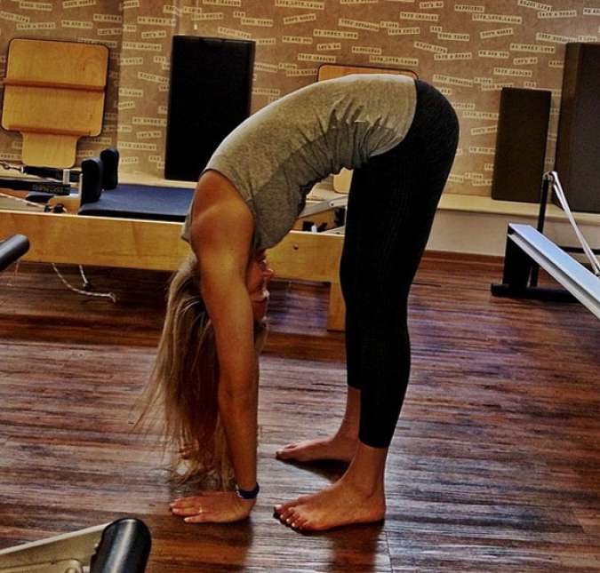 Em entrevista para a revista Cosmopolitan britânica certa vez ela disse: - Eu faço uma hora de Pilates e outra de TRX quatro vezes por semana. Eu não sou muito cuidadosa com minha dieta, mas quando você trabalha muito fora, você quer se manter saudável. Anotado!