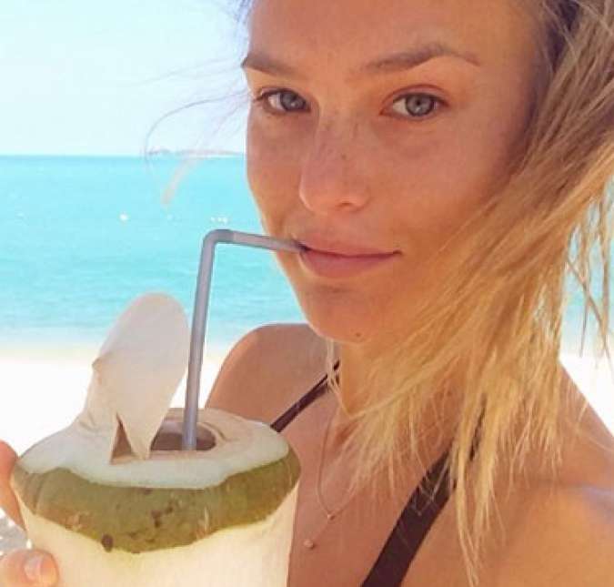 Bar também já revelou no Instagram que ama água de coco e que essa é uma de suas bebidas favoritas. A loira também já revelou à uma emissora israelense que a sua comida favorita é o sushi, mas que algo a deixa com água na boca: - A comida que eu não consigo resistir é batata frita.