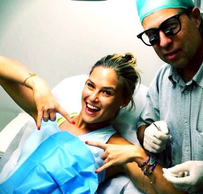Bar também não tem preconceitos em relação às intervenções cirúrgicas. Certa vez, por exemplo, a loira encarou uma cirurgia para retirar uma mancha que tinha na barriga. Ela nunca revelou se fez algum outro tipo de intervenção, como o implante de silicone ou botox. Mas, quem sabe um dia, não é mesmo?