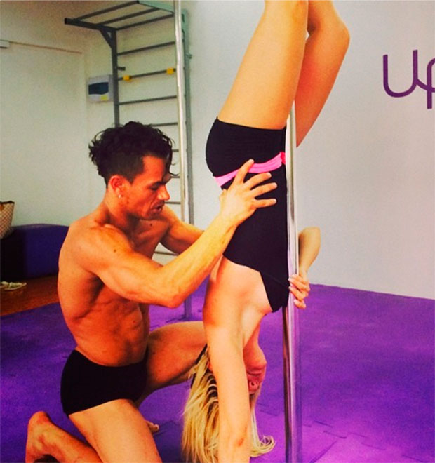 Antonia Fontenelle mostra o corpão ao ensaiar em <i>pole dance</i>, veja aqui!