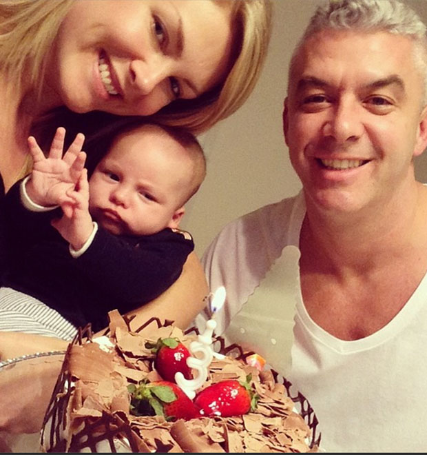Ana Hickmann comemora os três meses do filho com bolo