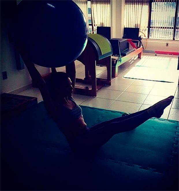 Isis Valverde respira fundo, mantém o foco e faz pilates, veja a foto!
