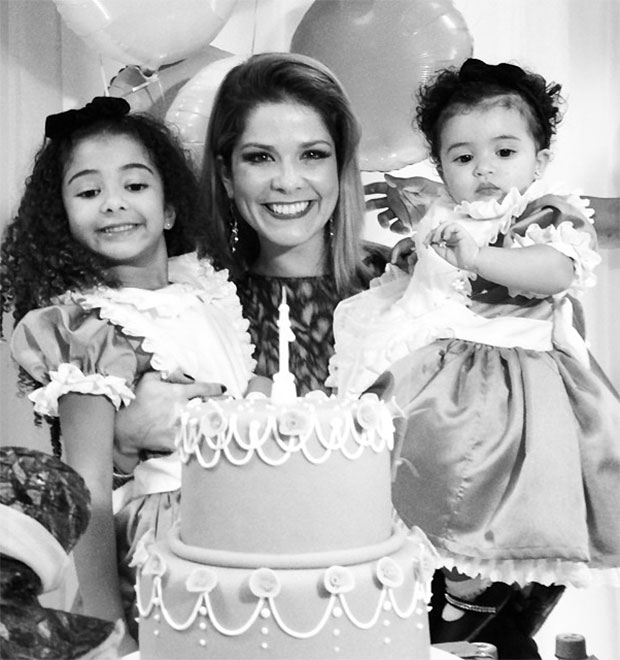 Samara Felippo comemora aniversário das filhas com festa temática