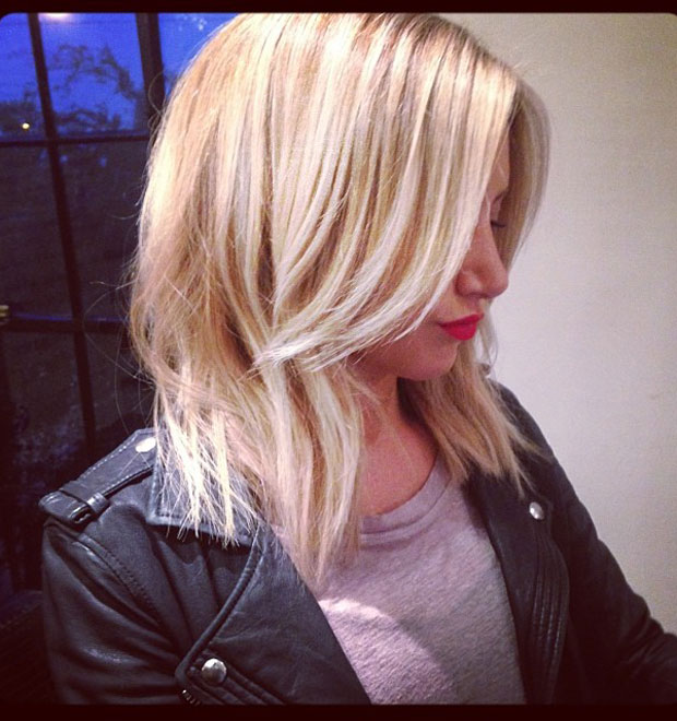 Ashley Tisdale exibe novo visual de cabelo curtinho