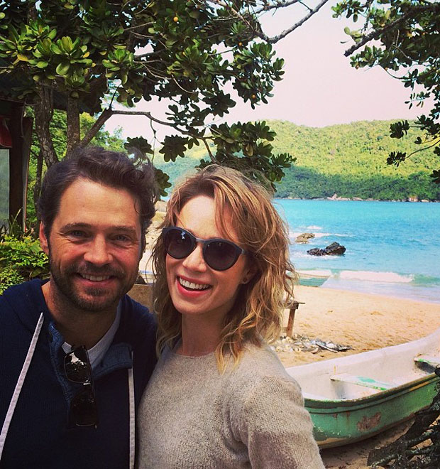 Mariana Ximenes posta foto com Jason Priestley, de <i>Barrados no Baile</i>